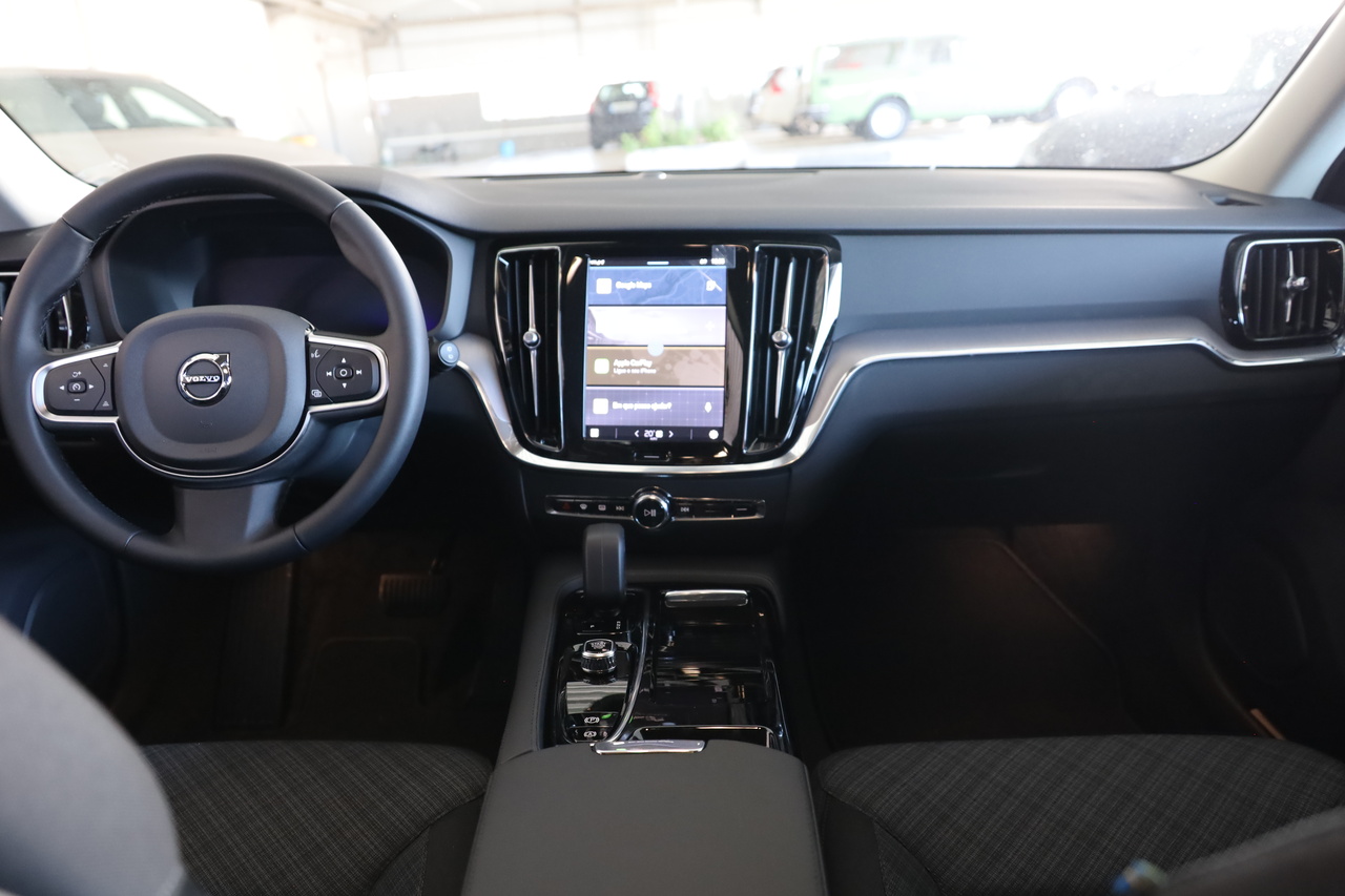V60 T6 Hibrido Plug-in Core Bright