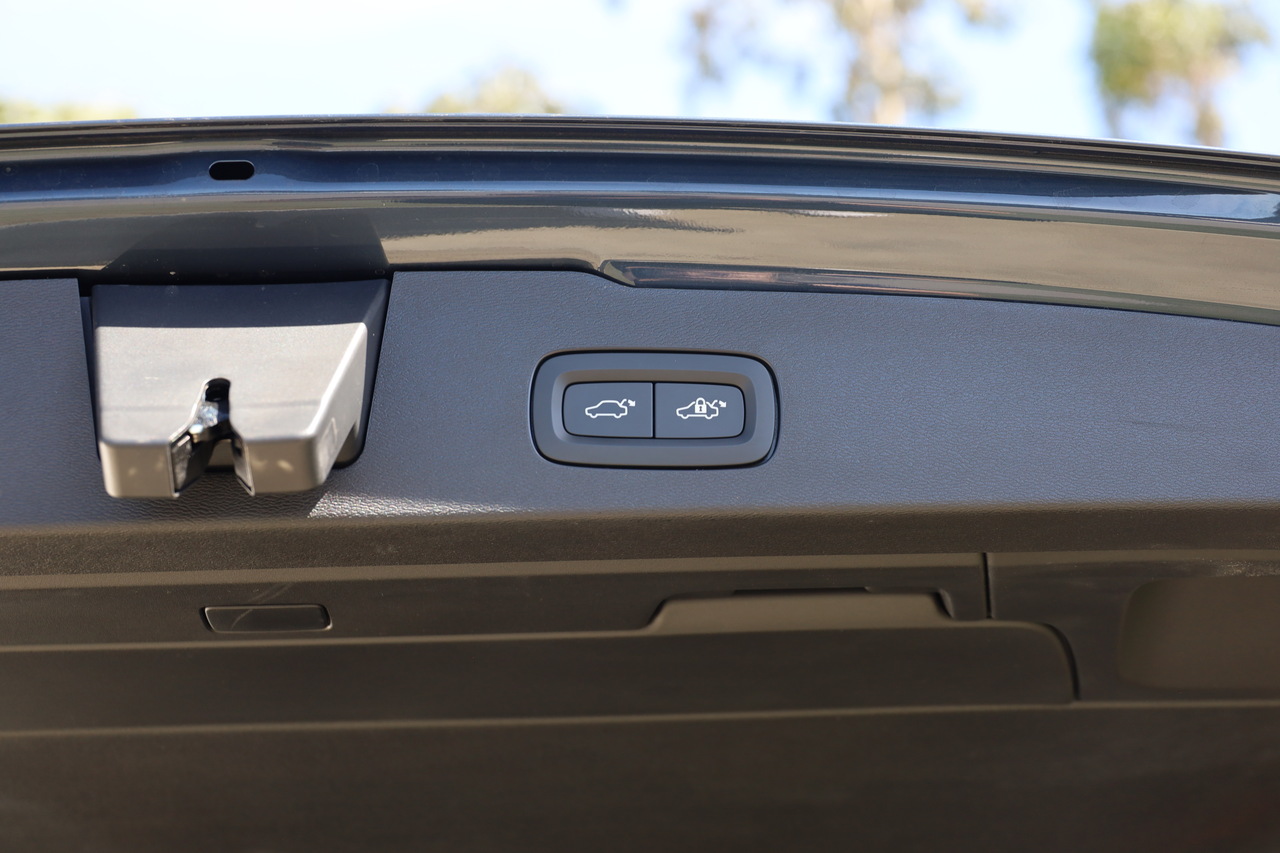 V60 T6 Hibrido Plug-in Core Bright