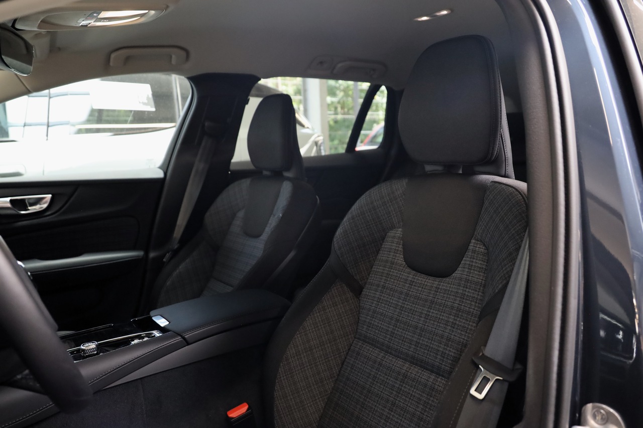 V60 T6 Hibrido Plug-in Core Bright