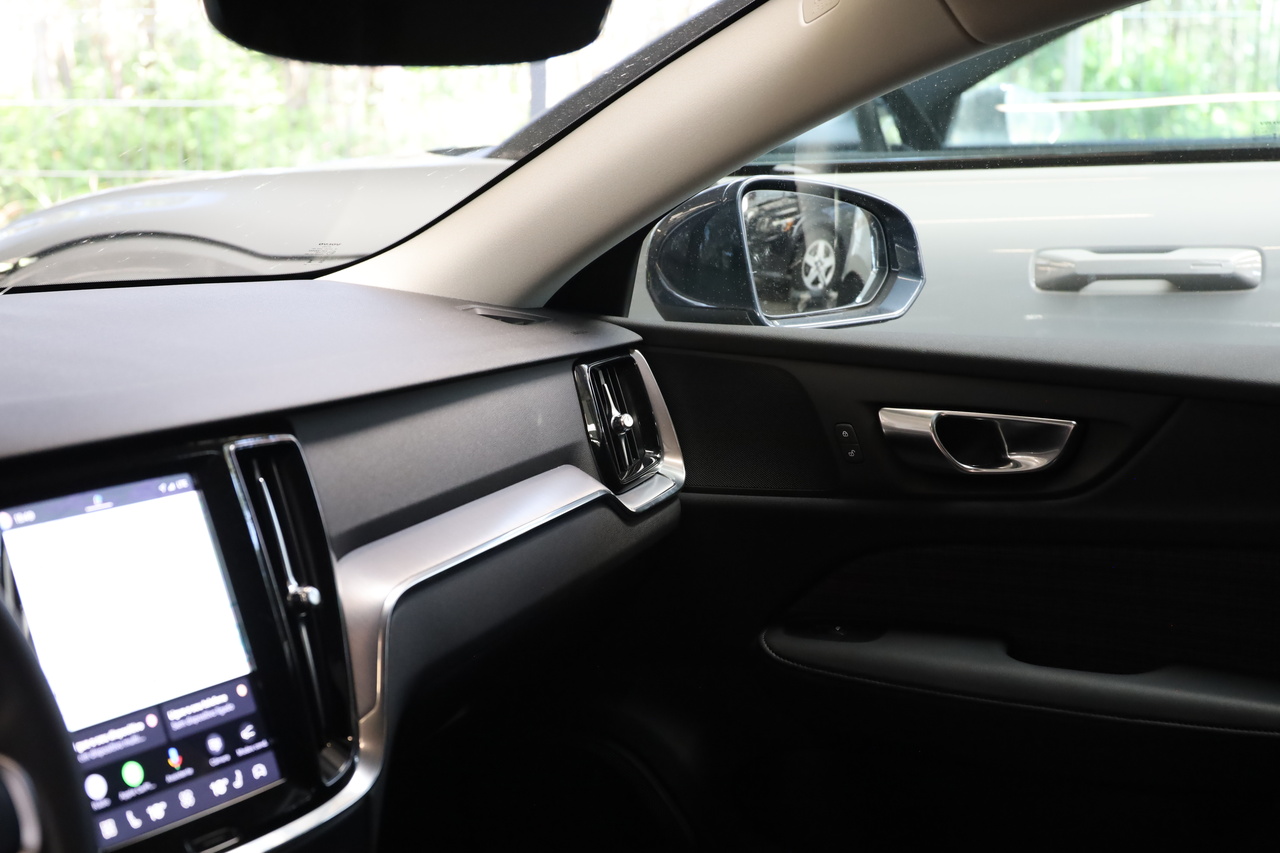 V60 T6 Hibrido Plug-in Core Bright