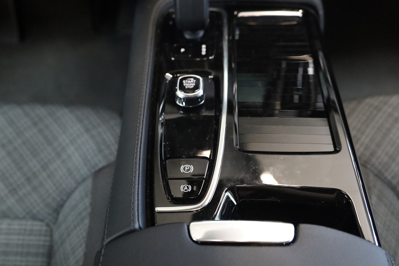 V60 T6 Hibrido Plug-in Core Bright