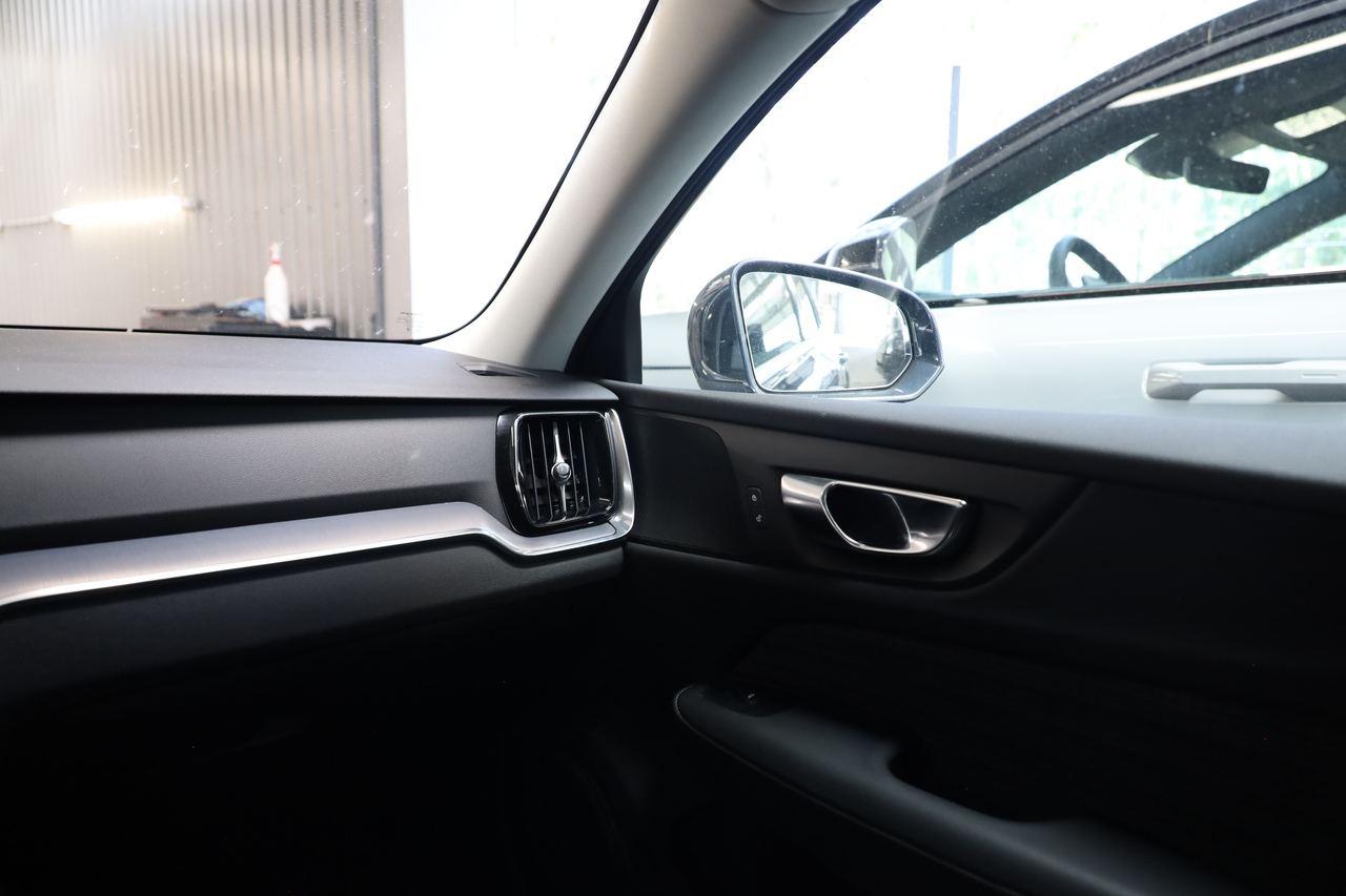V60 T6 Hibrido Plug-in Core Bright