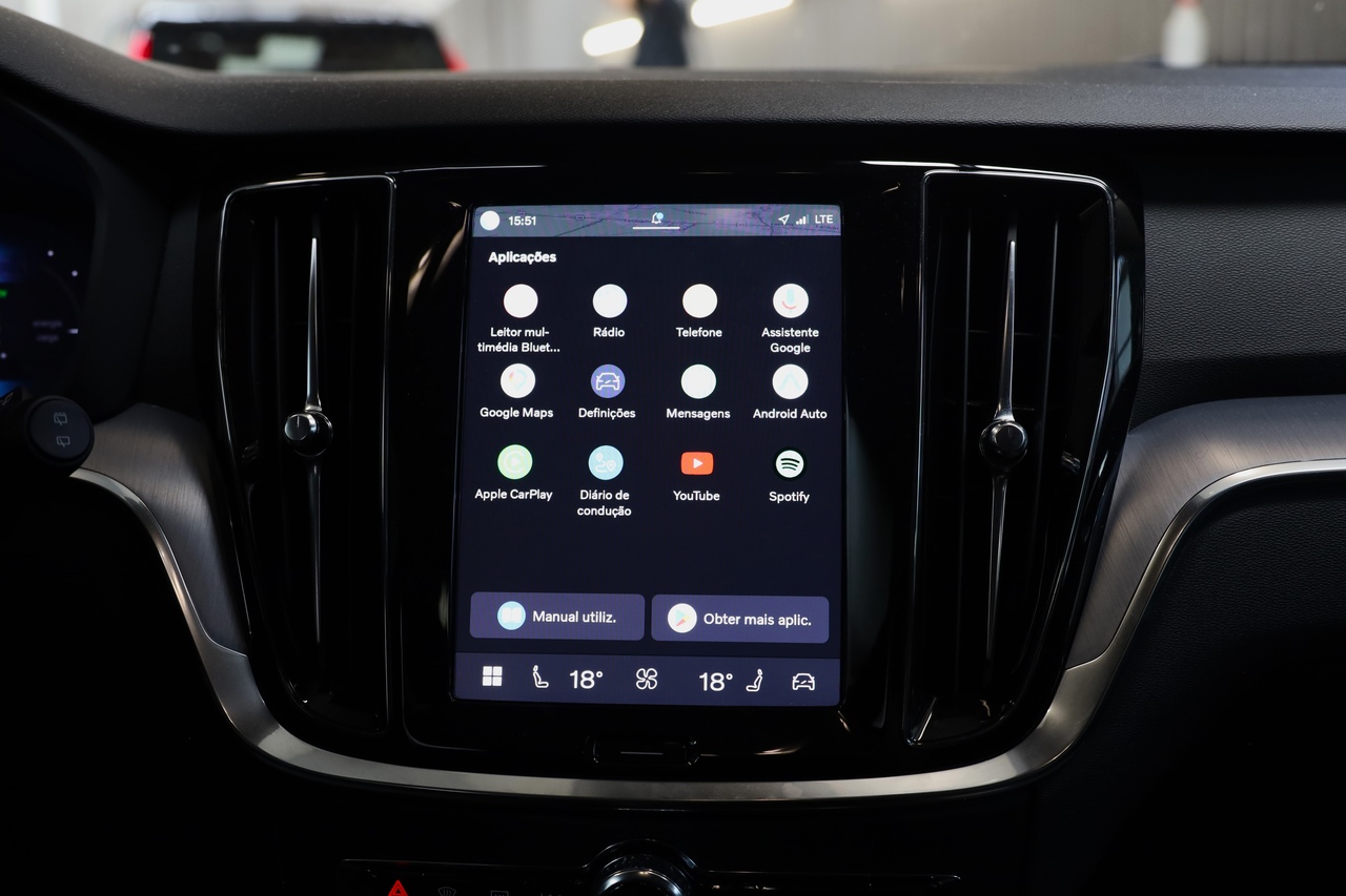 V60 T6 Hibrido Plug-in Core Bright