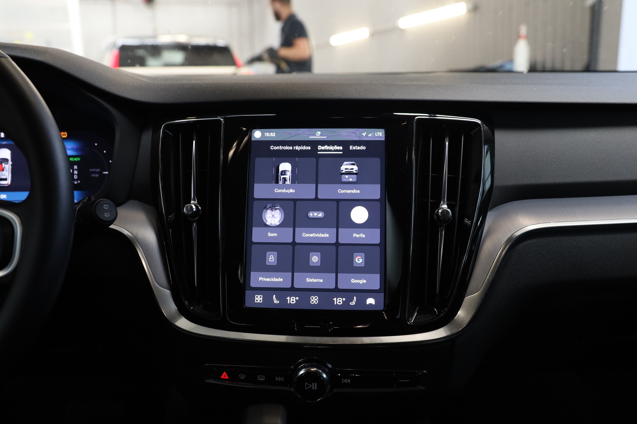V60 T6 Hibrido Plug-in Core Bright