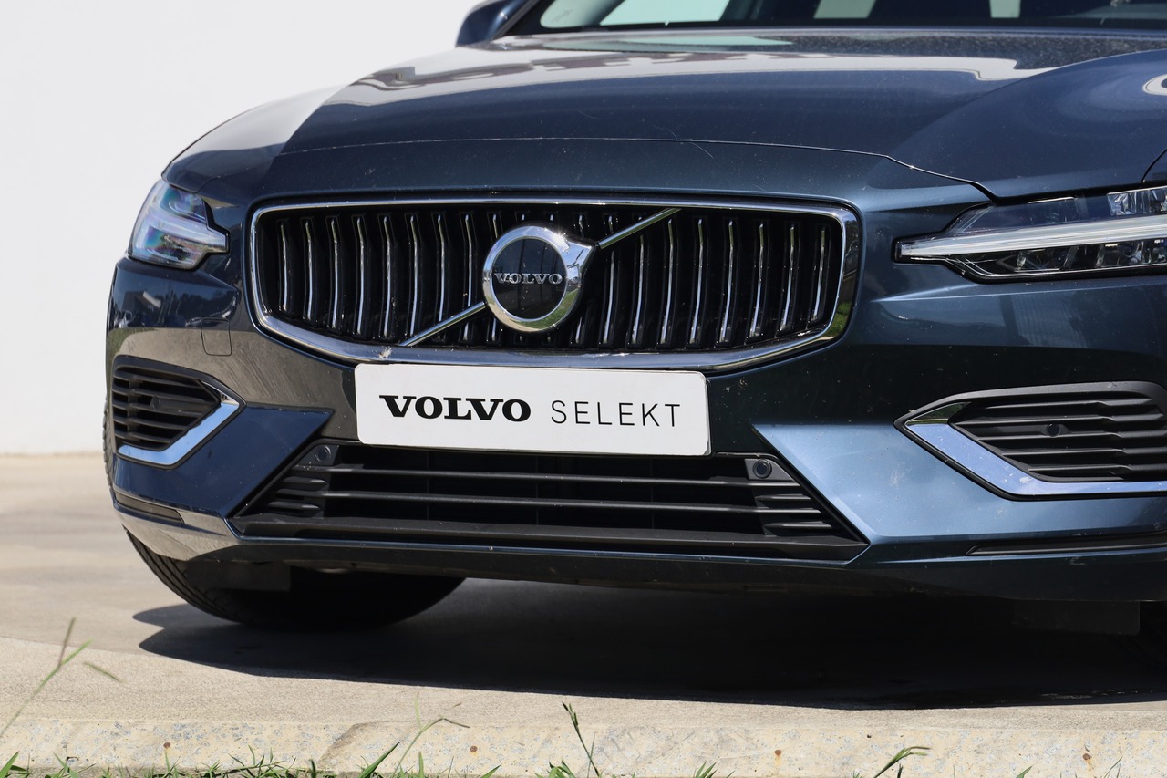 V60 T6 Hibrido Plug-in Core Bright