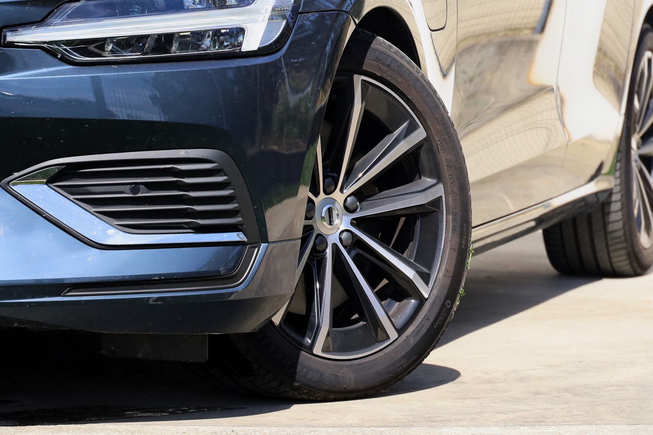 V60 T6 Hibrido Plug-in Core Bright