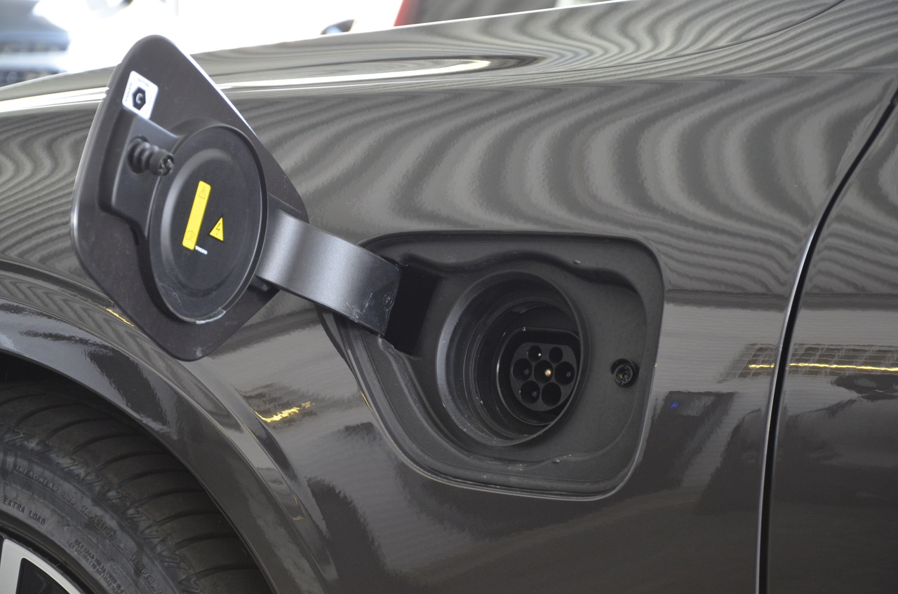 V60 T6 Hibrido Plug-in Core Bright