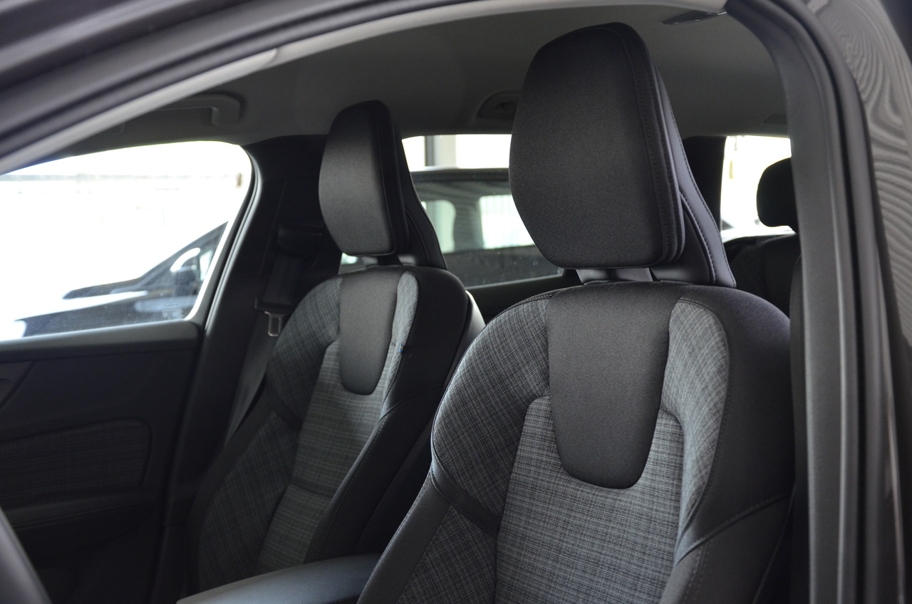 V60 T6 Hibrido Plug-in Core Bright