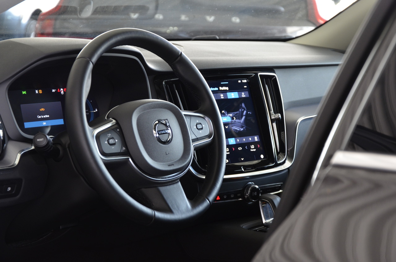 V60 T6 Hibrido Plug-in Core Bright