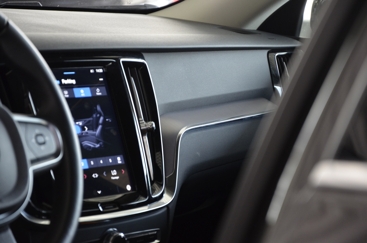 V60 T6 Hibrido Plug-in Core Bright