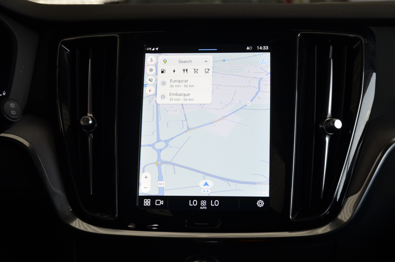 V60 T6 Hibrido Plug-in Core Bright