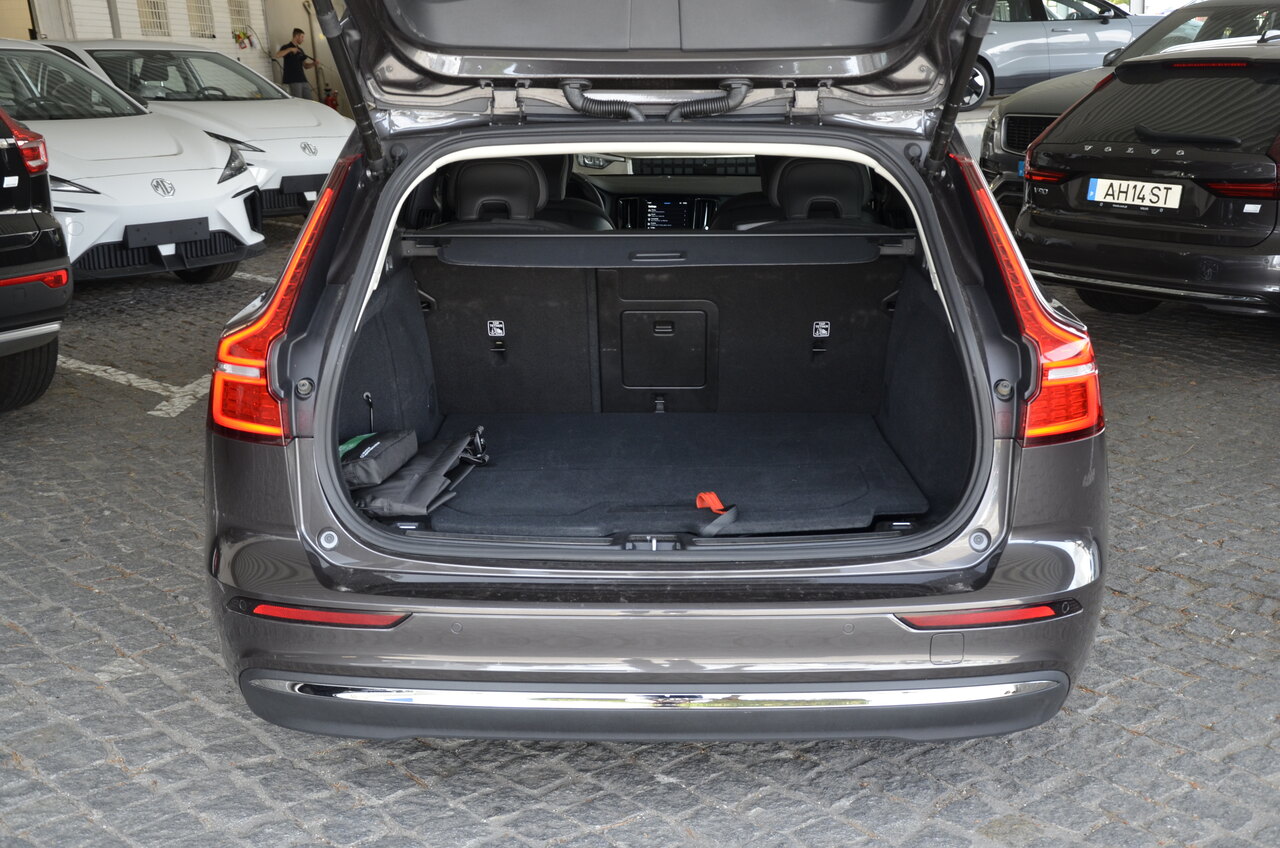 V60 T6 Hibrido Plug-in Core Bright