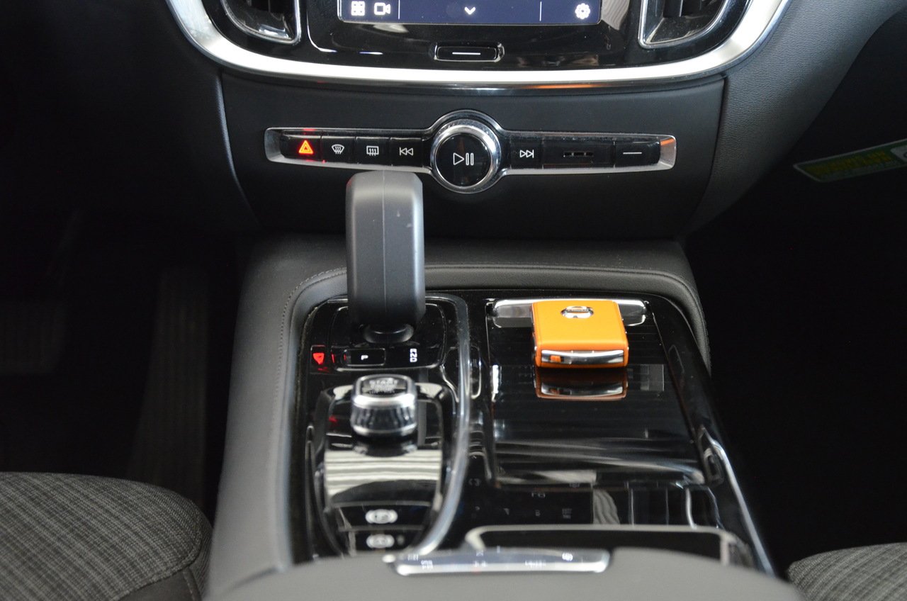 V60 T6 Hibrido Plug-in Core Bright