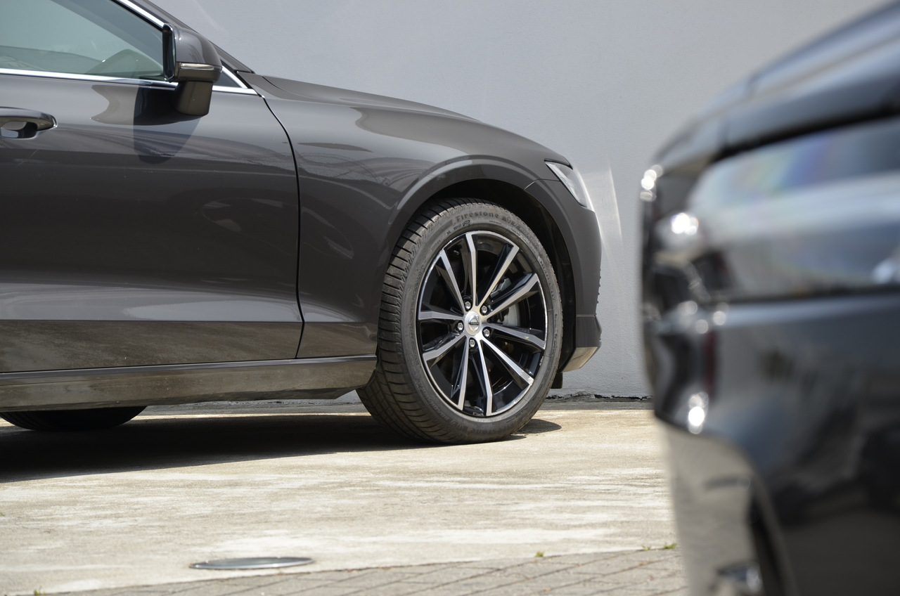 V60 T6 Hibrido Plug-in Core Bright