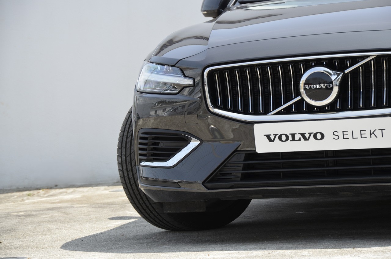 V60 T6 Hibrido Plug-in Core Bright