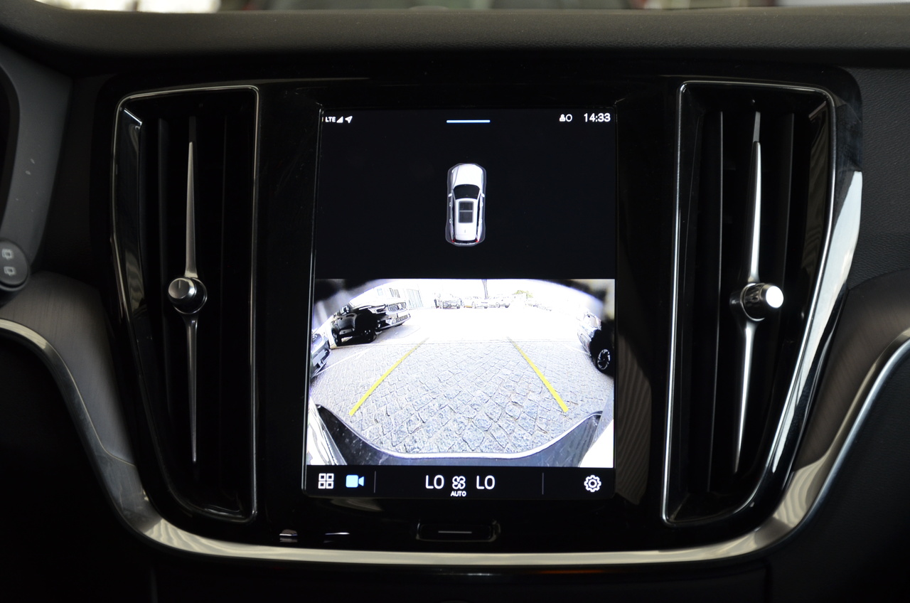 V60 T6 Hibrido Plug-in Core Bright