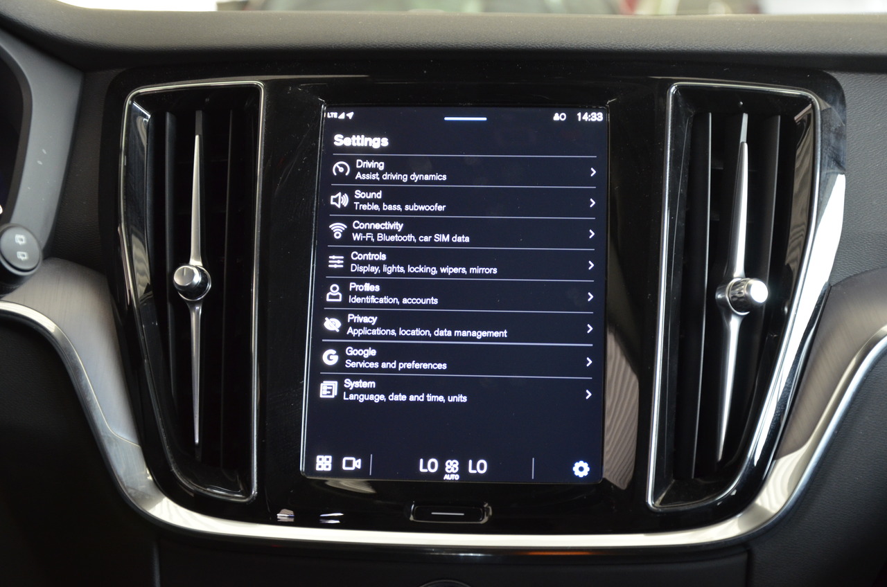 V60 T6 Hibrido Plug-in Core Bright