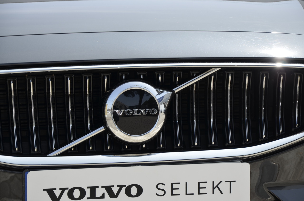 V60 T6 Hibrido Plug-in Core Bright