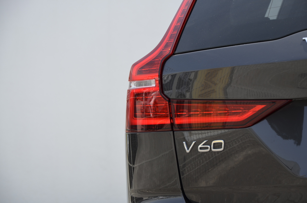 V60 T6 Hibrido Plug-in Core Bright