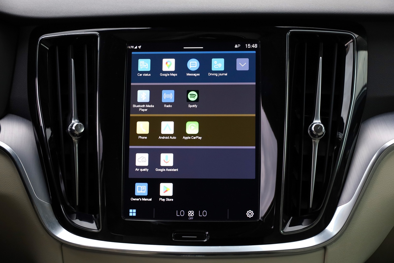 V60 T6 Hibrido Plug-in Core Bright
