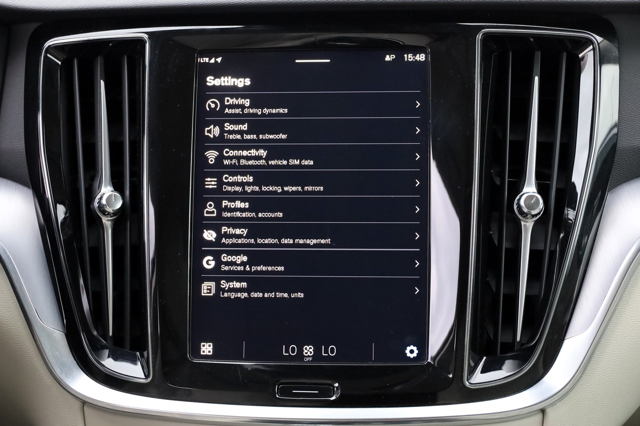 V60 T6 Hibrido Plug-in Core Bright