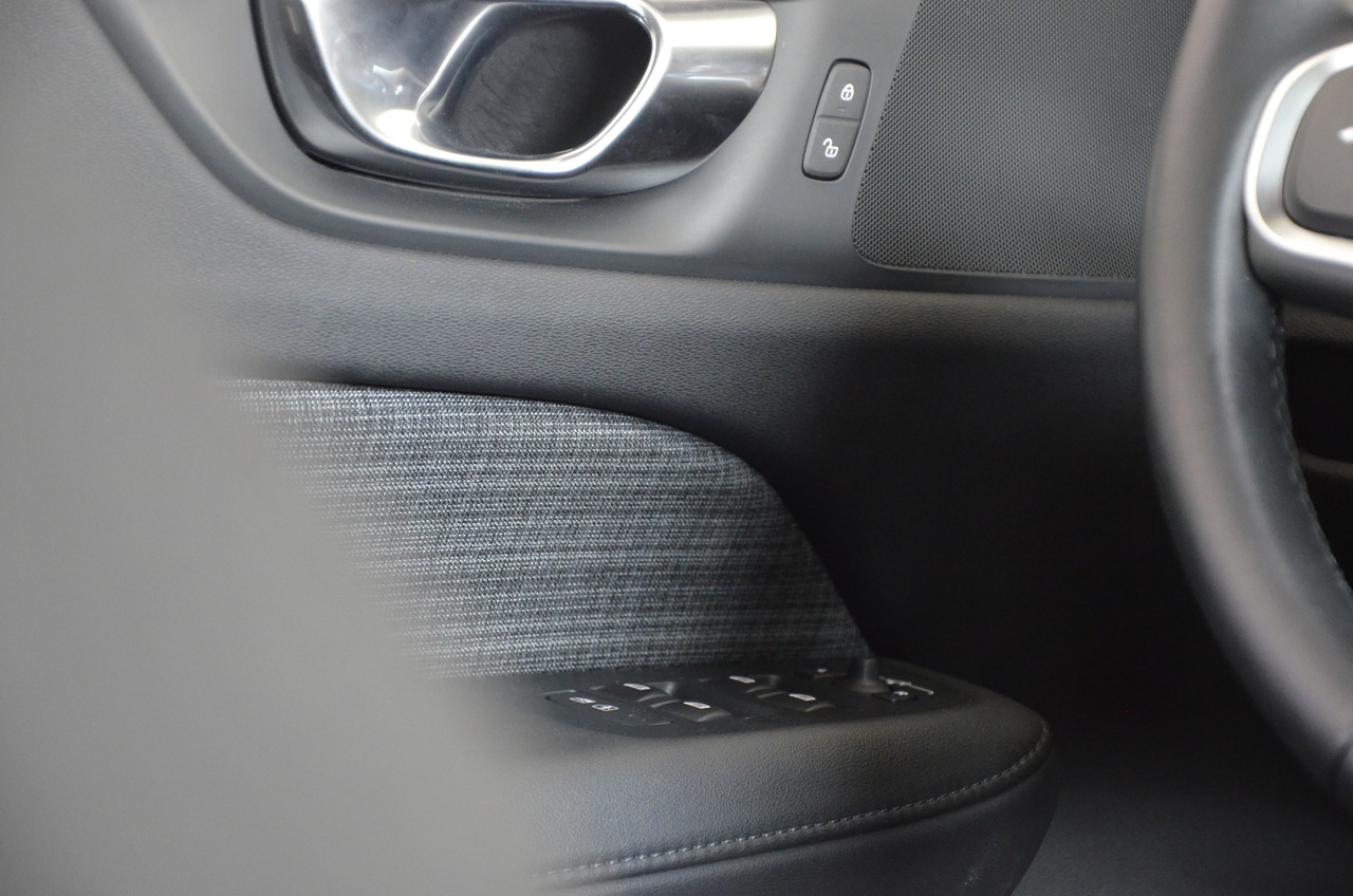 V60 T6 Hibrido Plug-in Core Bright
