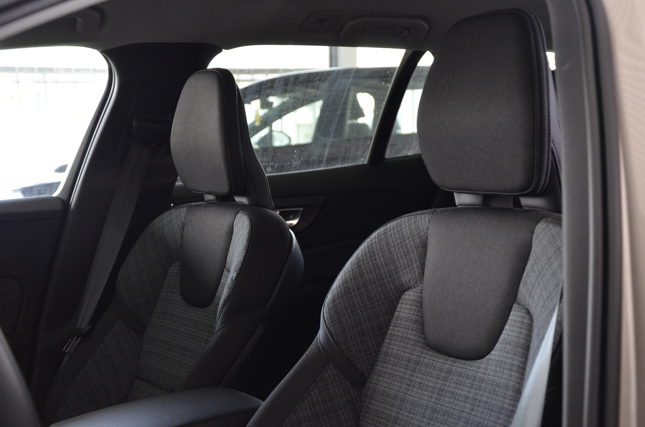 V60 T6 Hibrido Plug-in Core Bright