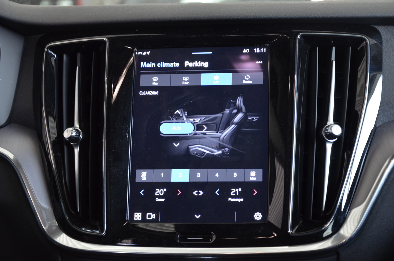 V60 T6 Hibrido Plug-in Core Bright