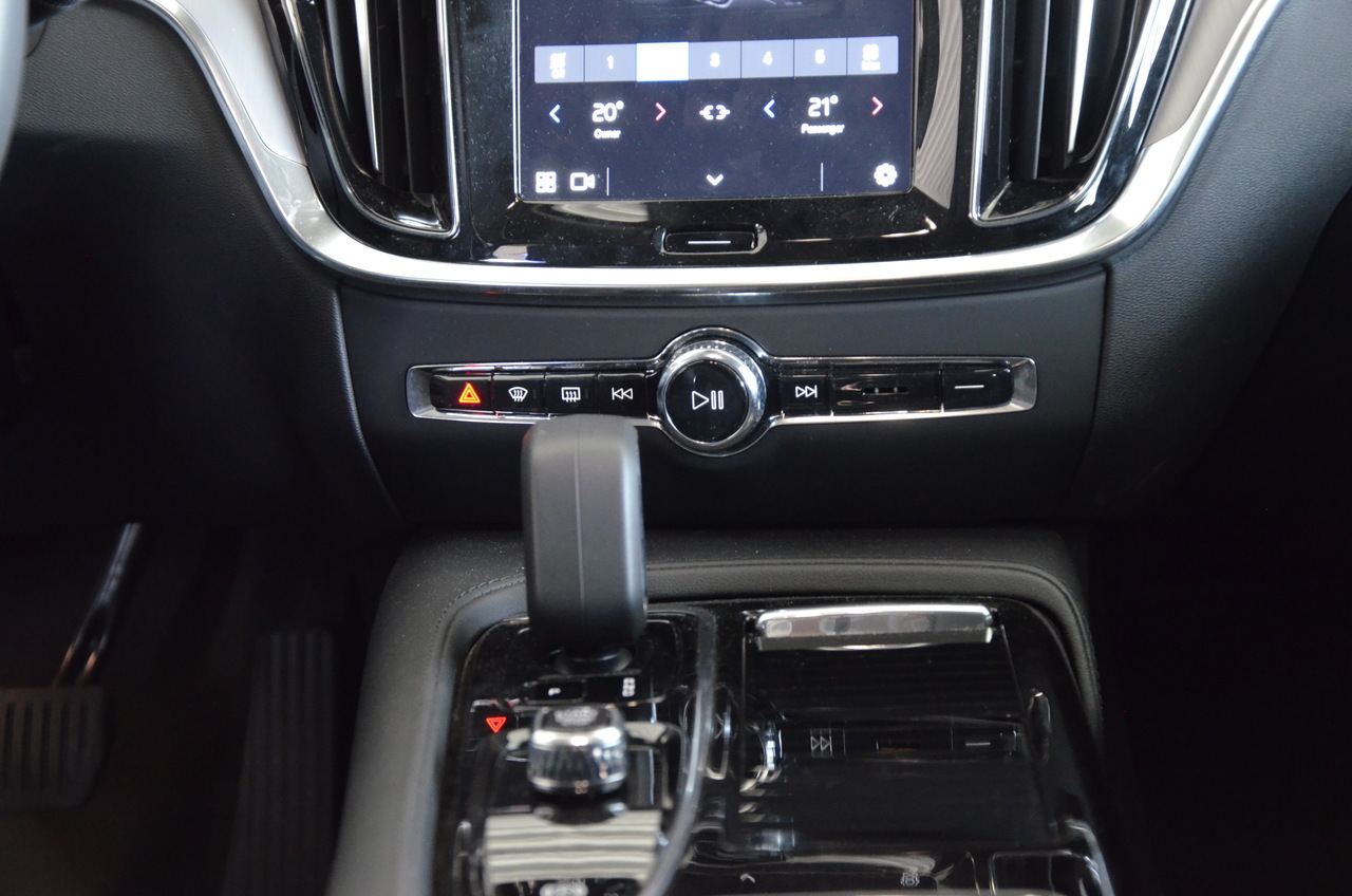 V60 T6 Hibrido Plug-in Core Bright
