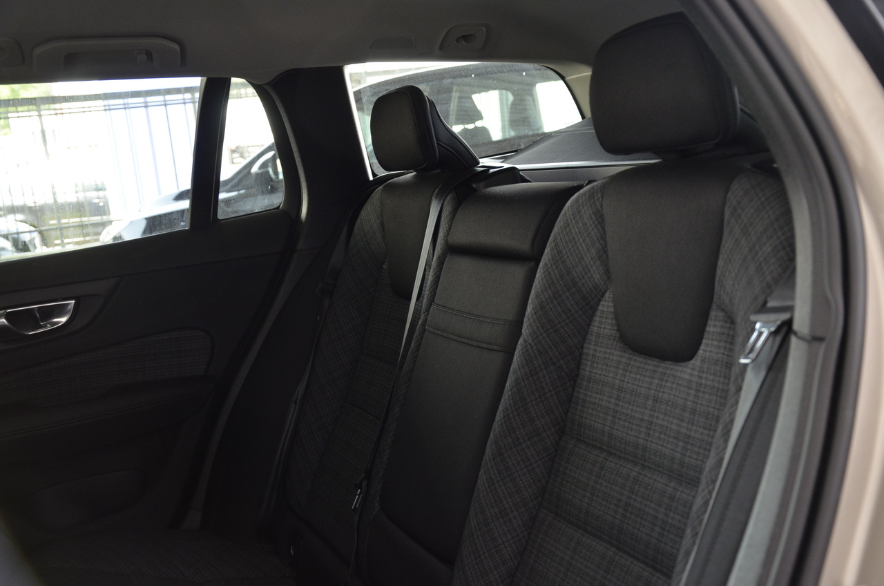 V60 T6 Hibrido Plug-in Core Bright