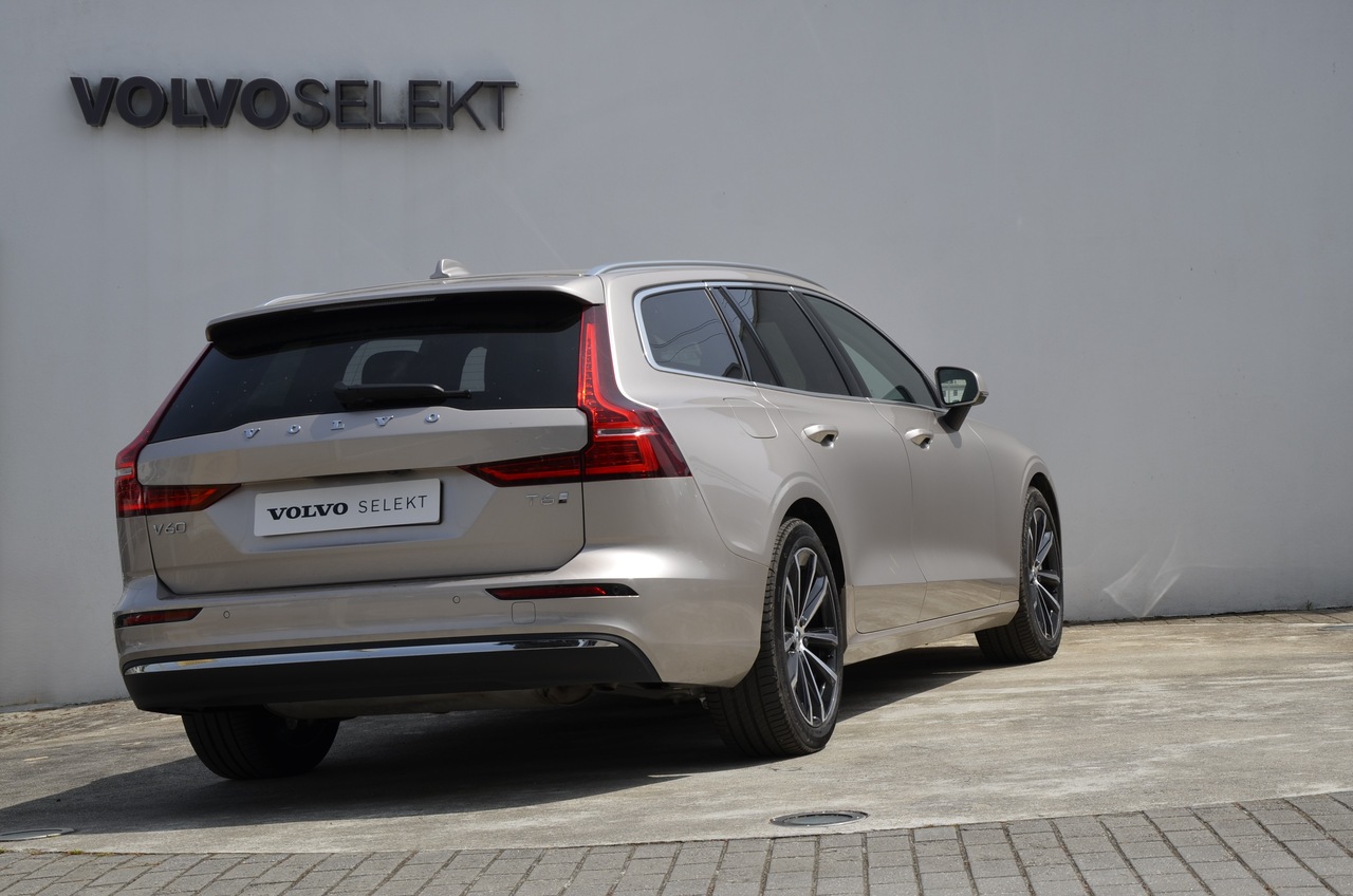 V60 T6 Hibrido Plug-in Core Bright