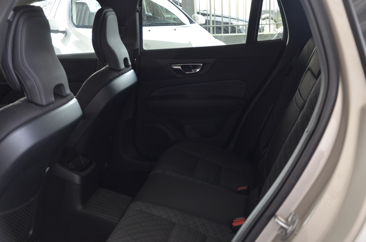 V60 T6 Hibrido Plug-in Core Bright