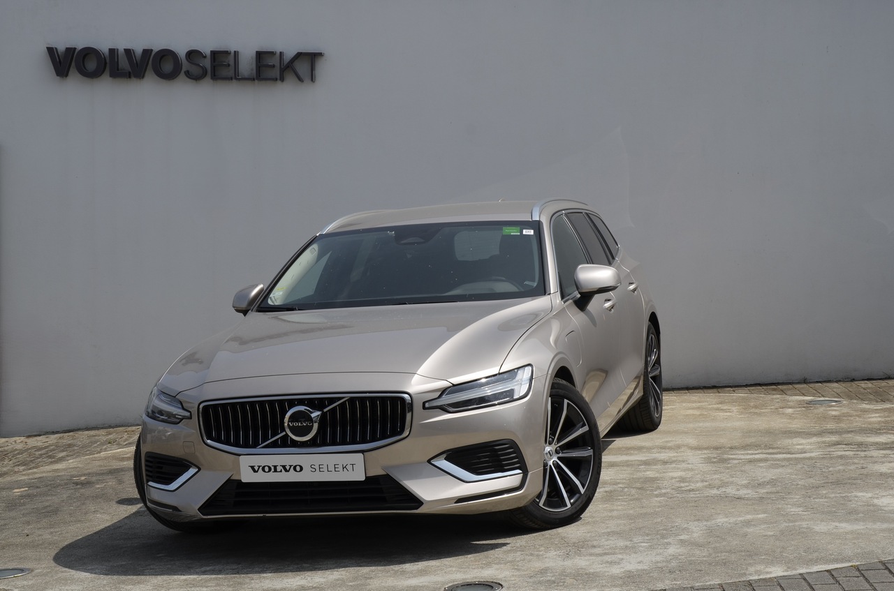 V60 T6 Hibrido Plug-in Core Bright