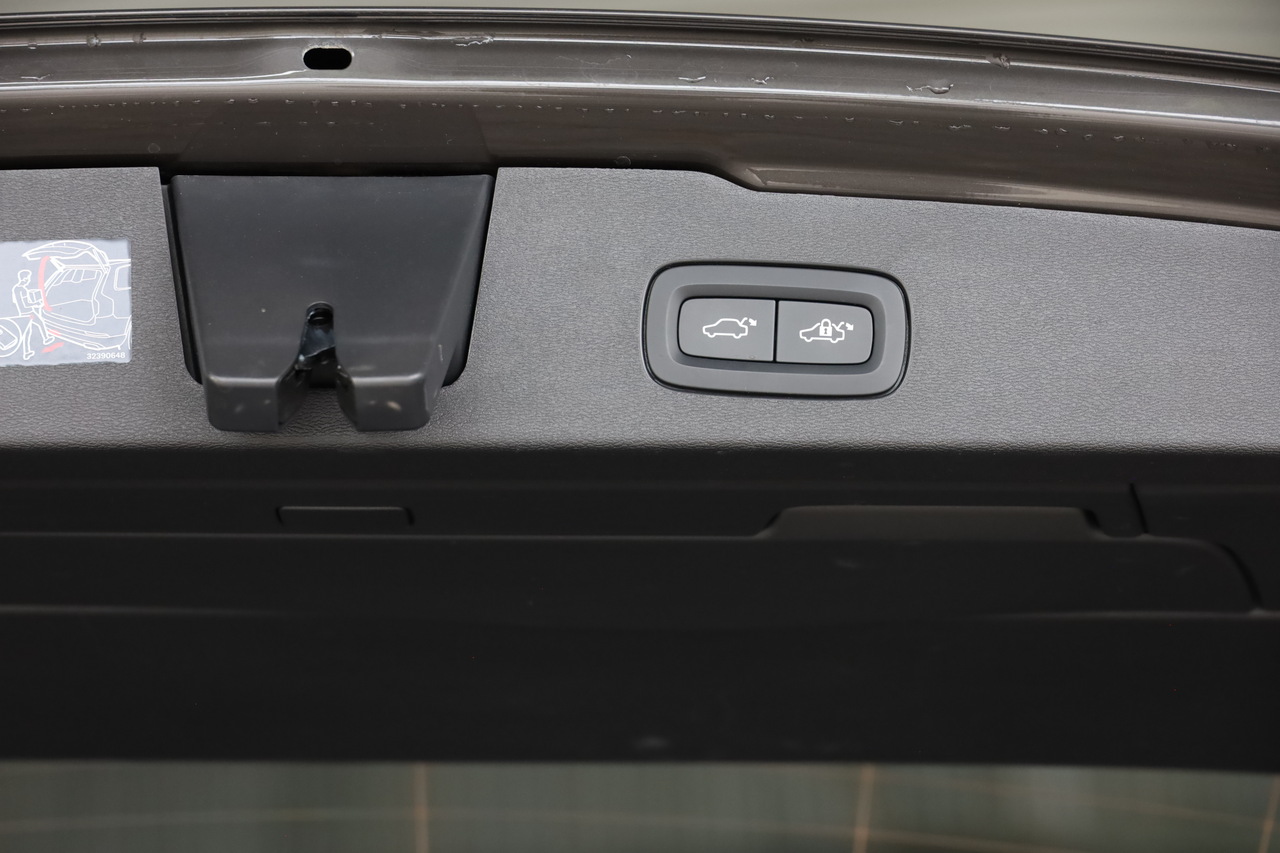 V60 T6 Hibrido Plug-in Core Bright