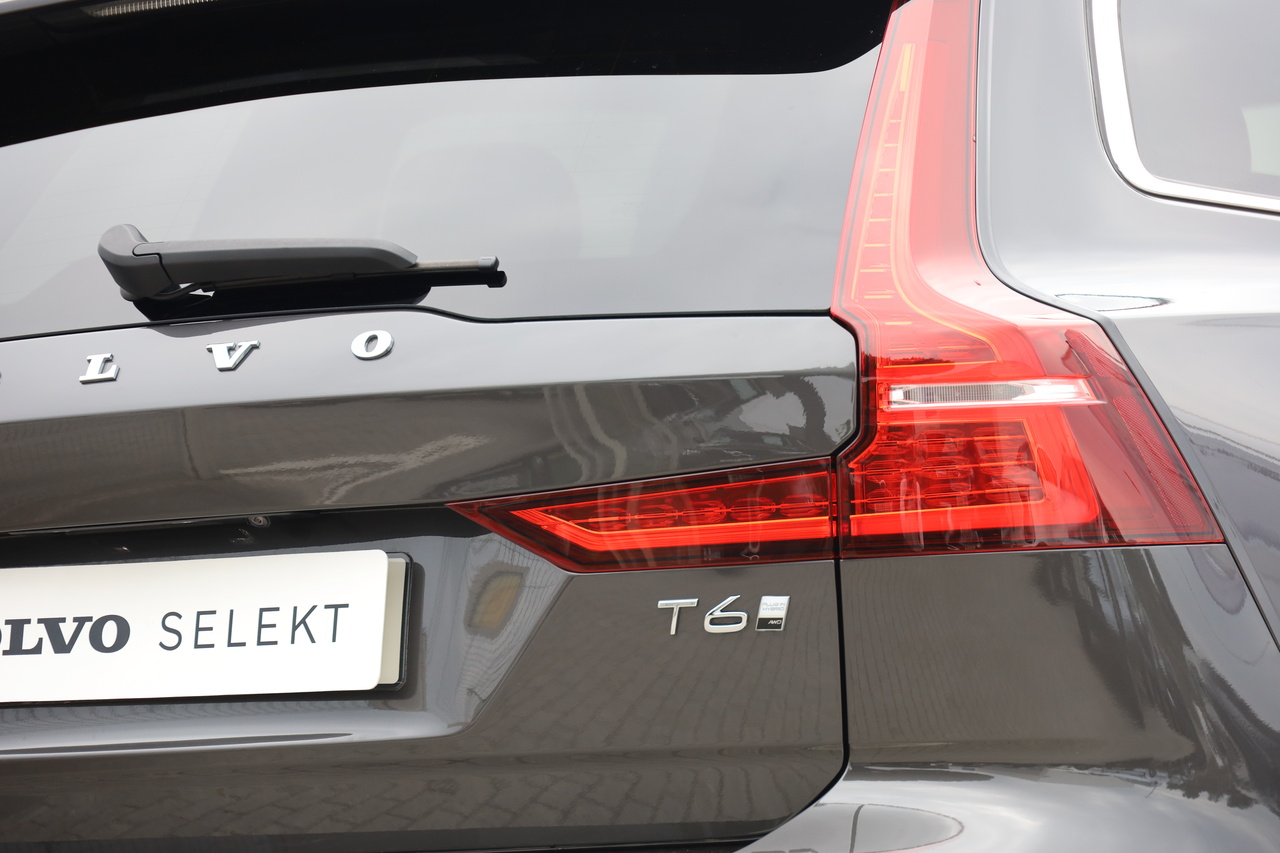 V60 T6 Hibrido Plug-in Core Bright
