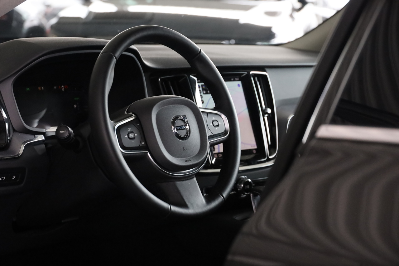 V60 T6 Hibrido Plug-in Core Bright