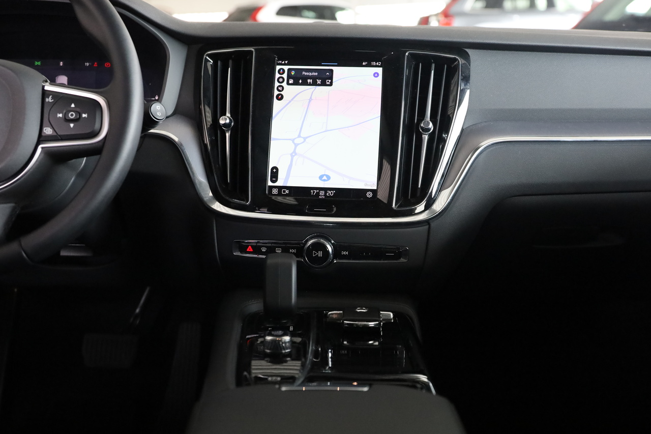 V60 T6 Hibrido Plug-in Core Bright