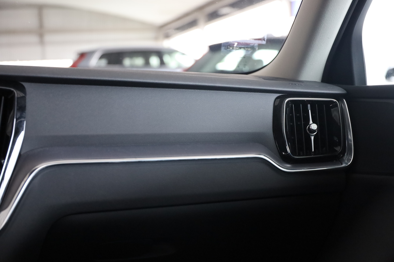 V60 T6 Hibrido Plug-in Core Bright