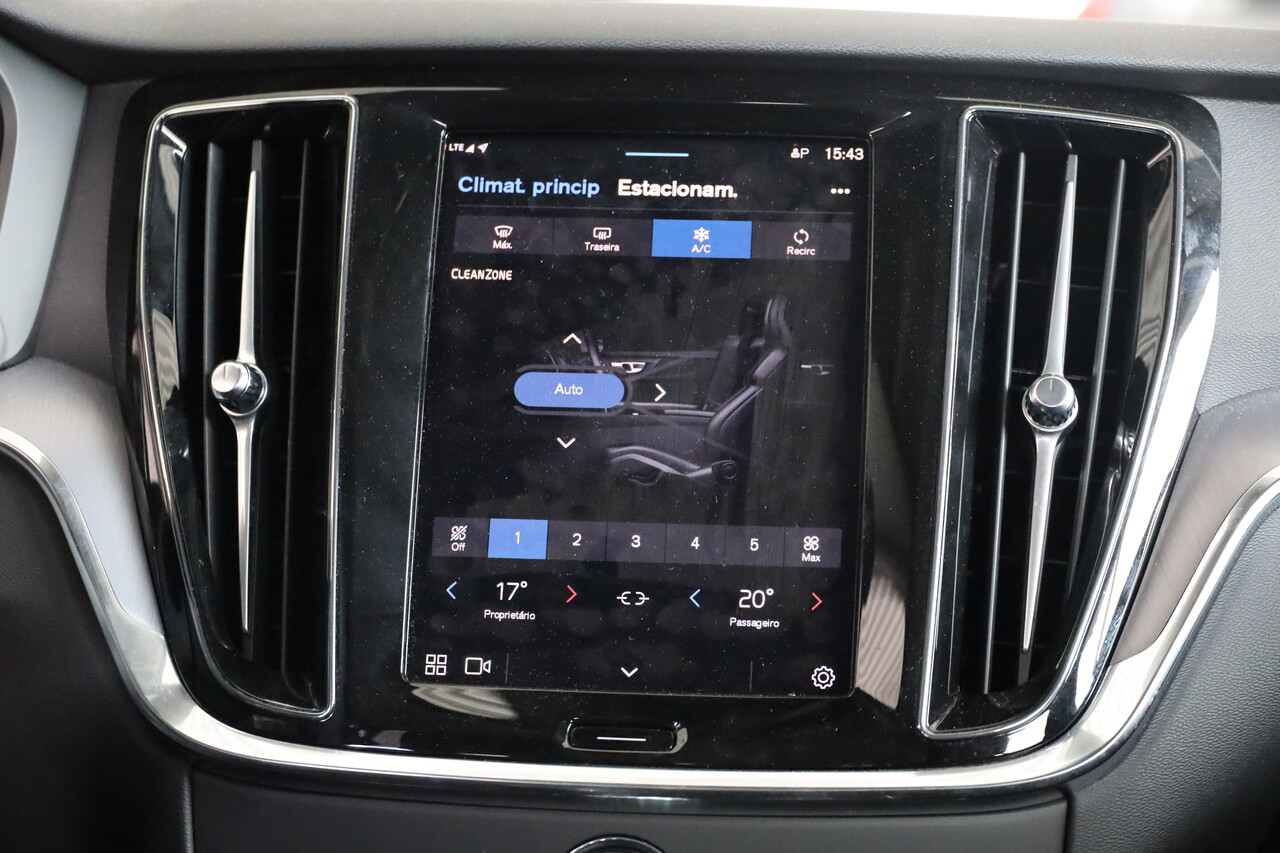 V60 T6 Hibrido Plug-in Core Bright
