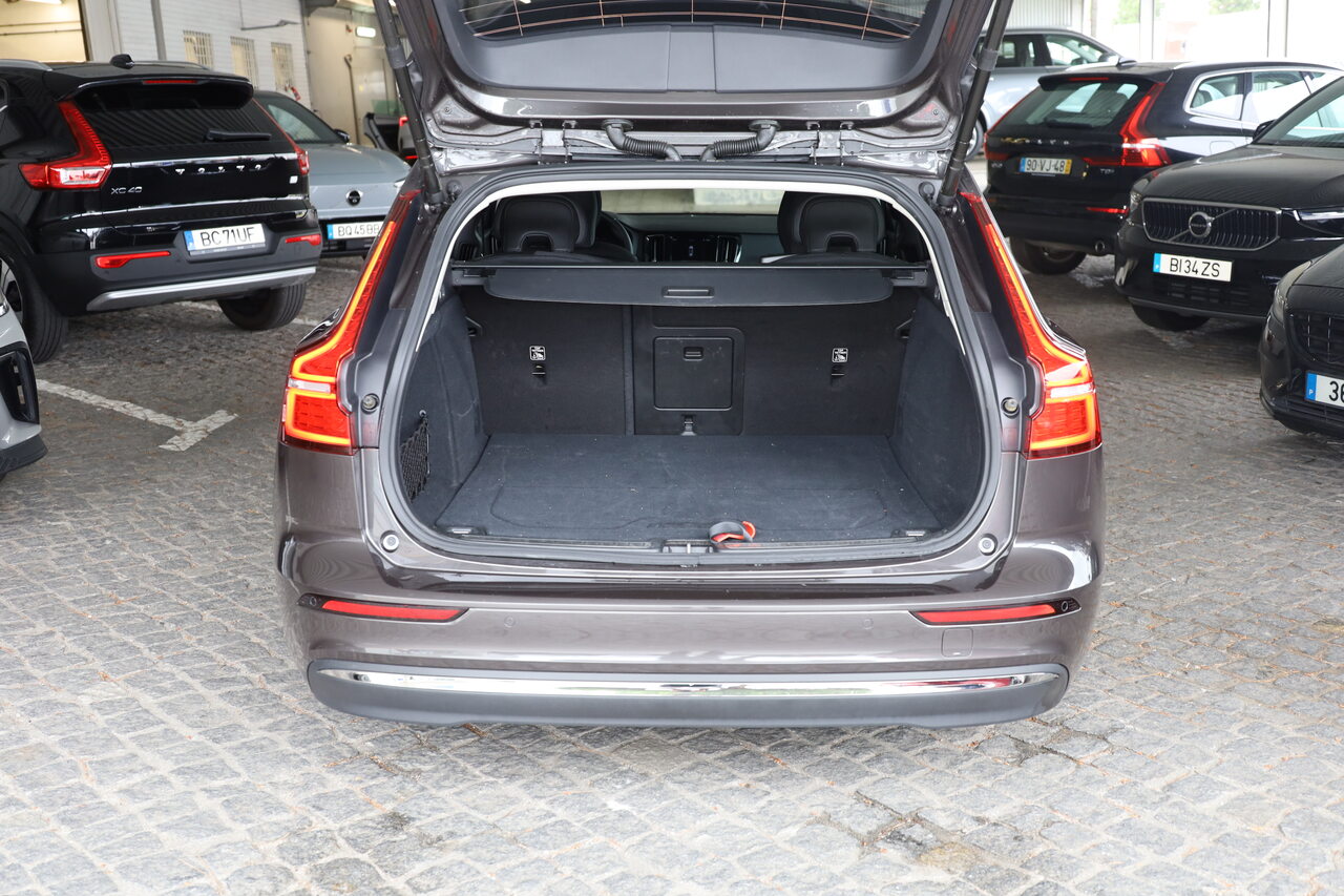 V60 T6 Hibrido Plug-in Core Bright