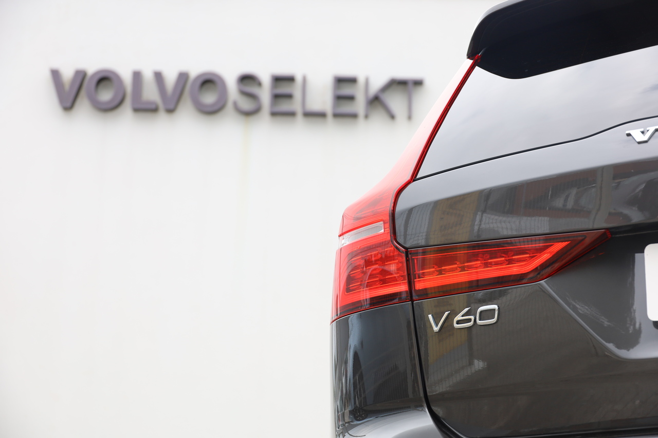 V60 T6 Hibrido Plug-in Core Bright