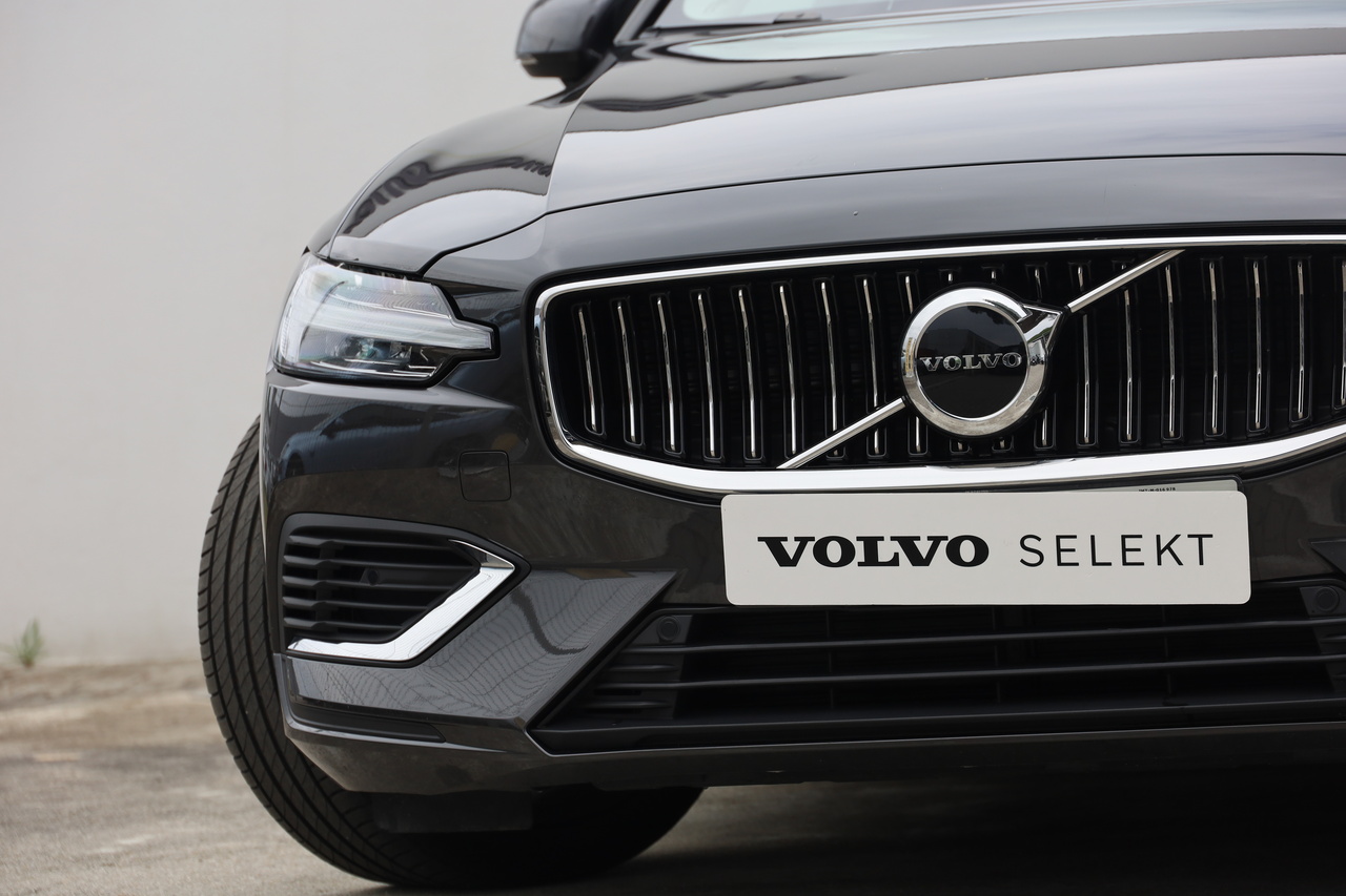 V60 T6 Hibrido Plug-in Core Bright