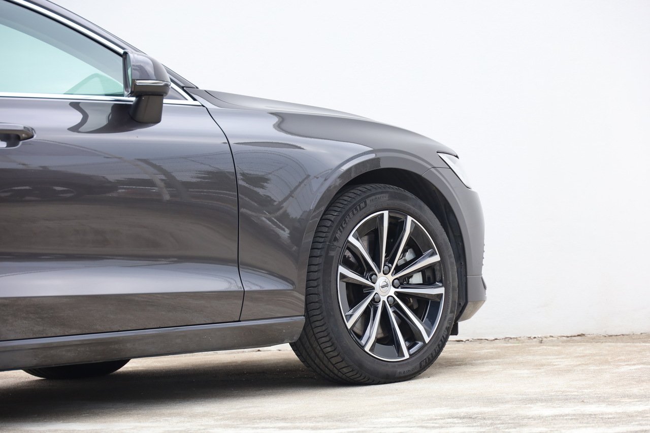 V60 T6 Hibrido Plug-in Core Bright