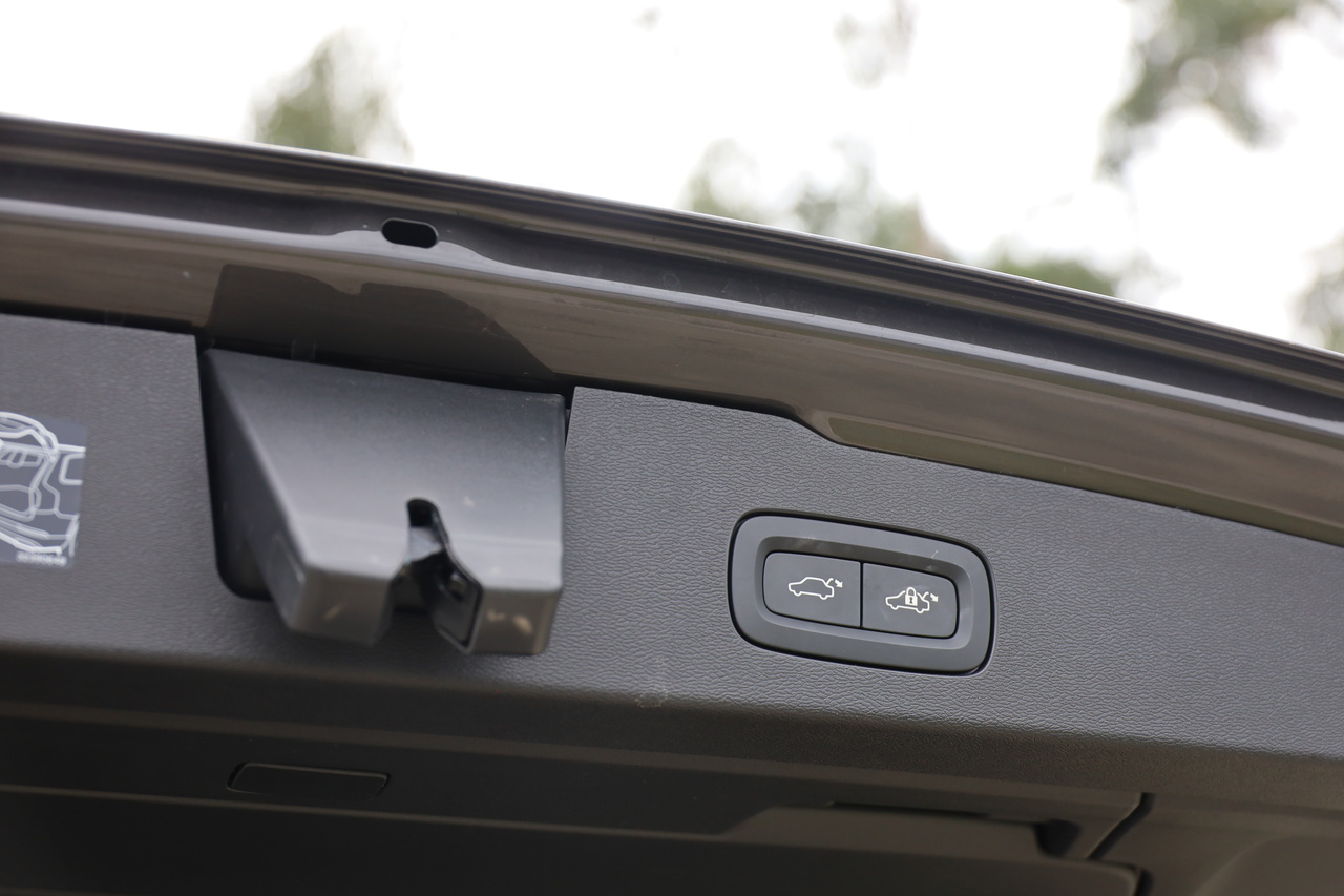 V60 T6 Hibrido Plug-in Core Bright