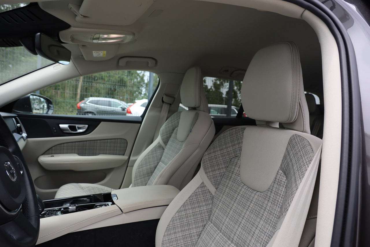 V60 T6 Hibrido Plug-in Core Bright