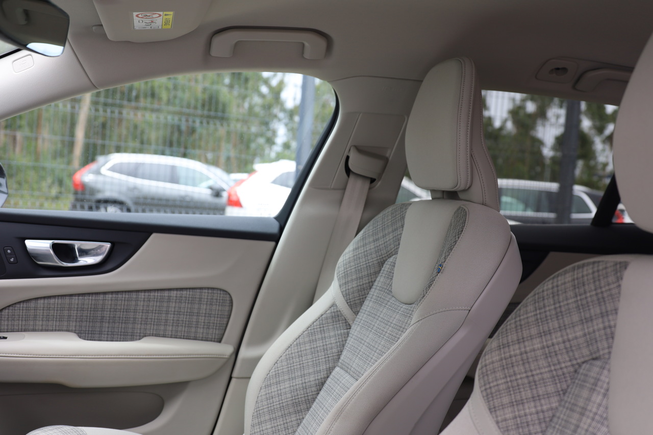 V60 T6 Hibrido Plug-in Core Bright