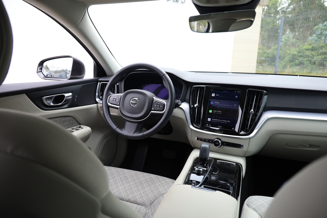 V60 T6 Hibrido Plug-in Core Bright