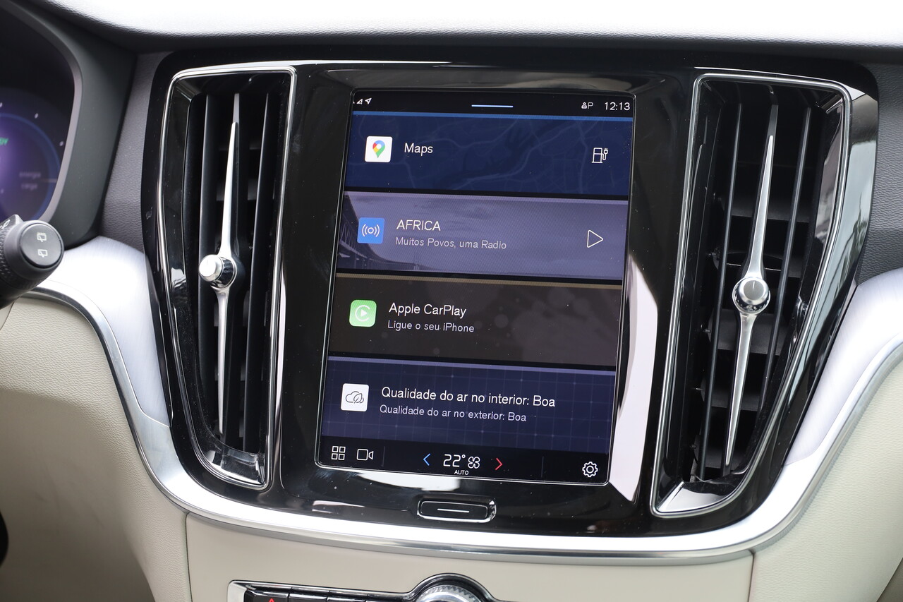 V60 T6 Hibrido Plug-in Core Bright