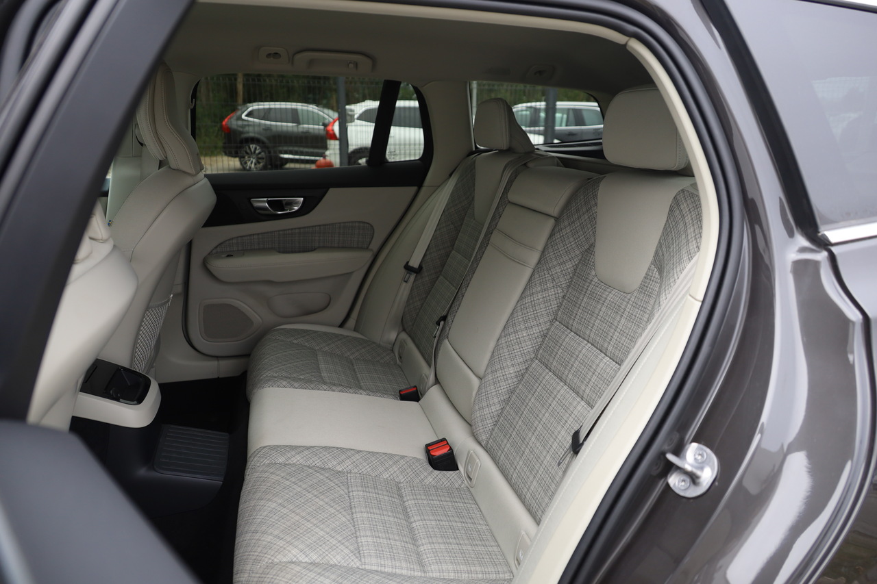 V60 T6 Hibrido Plug-in Core Bright