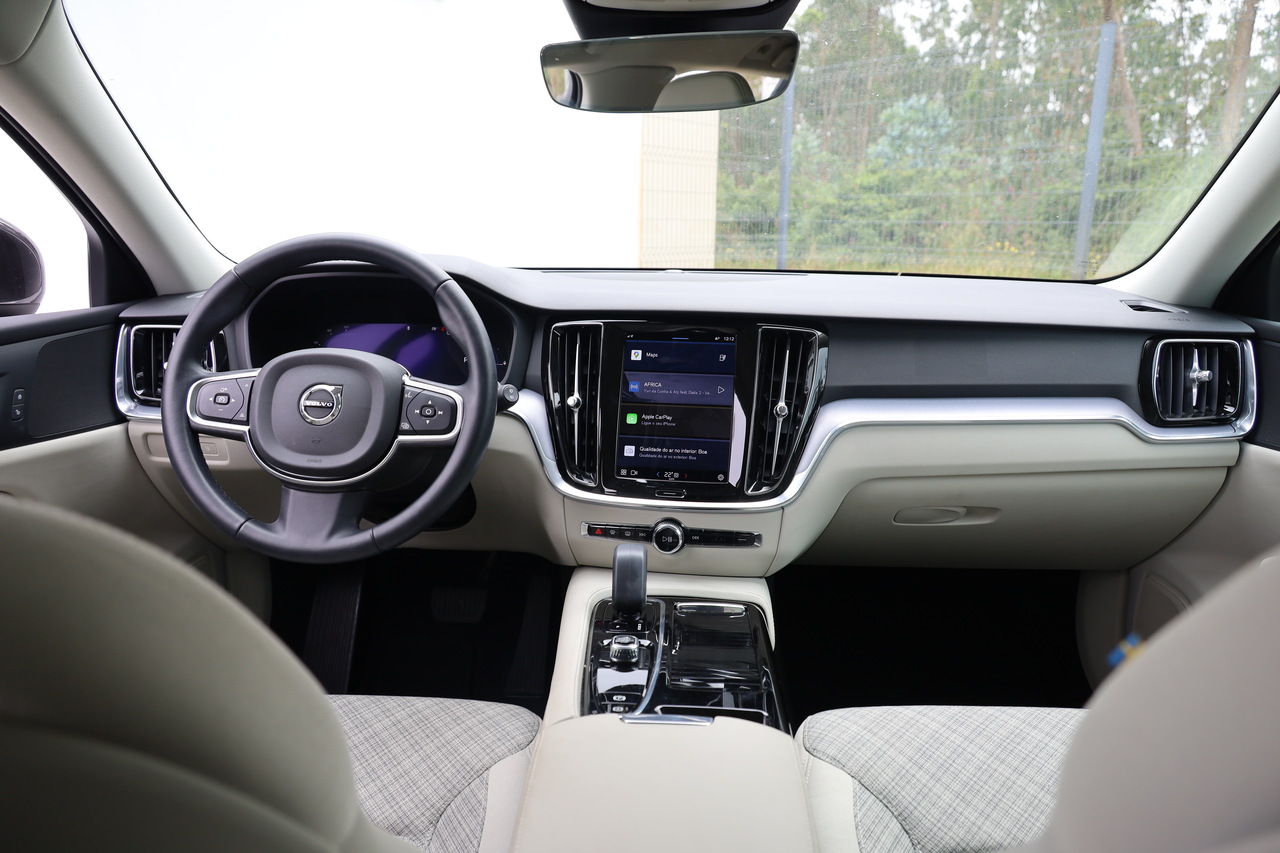 V60 T6 Hibrido Plug-in Core Bright